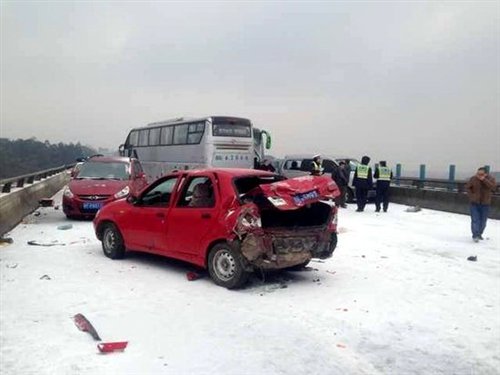 湖南長(zhǎng)沙最新車禍?zhǔn)录?，深度分析與反思